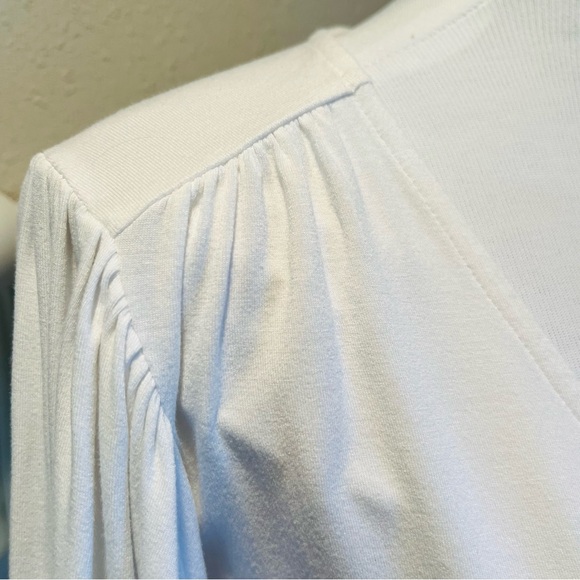 DOWN EAST white top size medium new with tag butterfly sleeves pleated - Picture 4 of 9